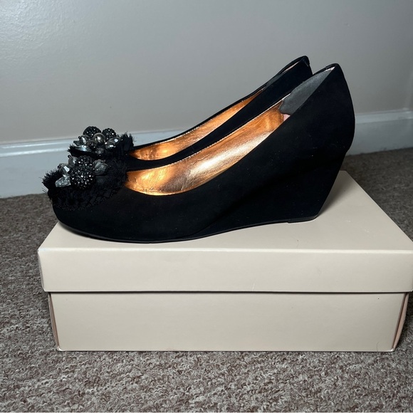 BCBGeneration Telly Women’s Suede Wedges Heels Shoes 7 M Embellishment Shoes - Picture 2 of 5